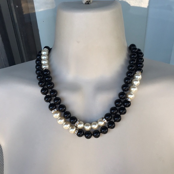 carolee Jewelry - Carolee gorgeous black and white pearl necklace